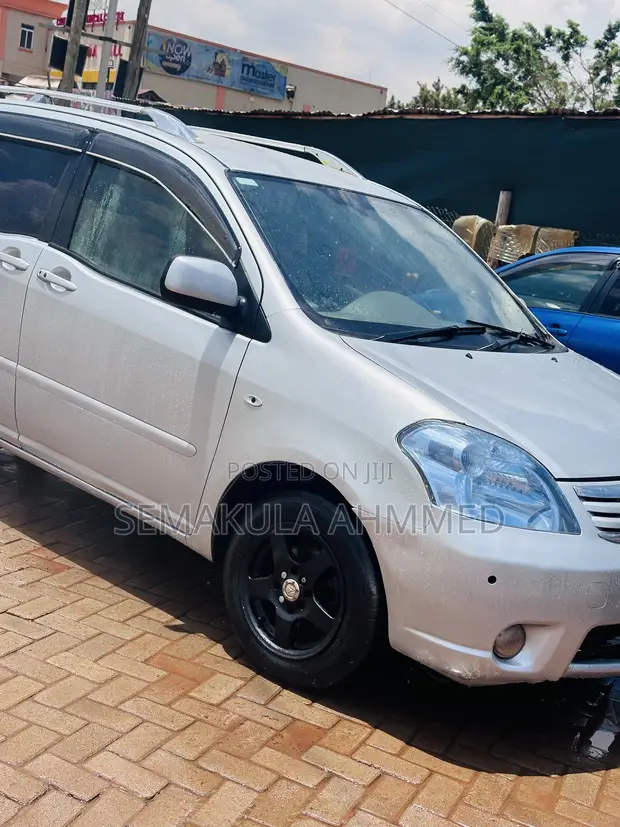 Toyota Raum 1.5 AWD 2011 Silver - 1