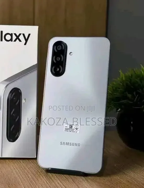 New Samsung Galaxy A17 5G 256GB White - 1