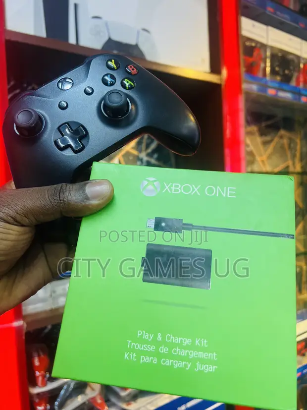 Microsoft Xbox One Controller and Battery Pack Combo - 1