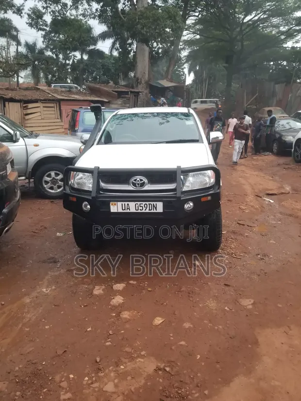 Toyota Hilux 3.0 D-4D 4x4 2014 White - 1