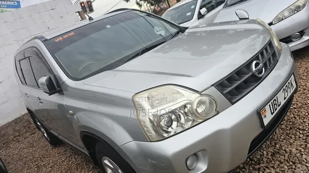 Nissan X-Trail 2010 Silver - 1