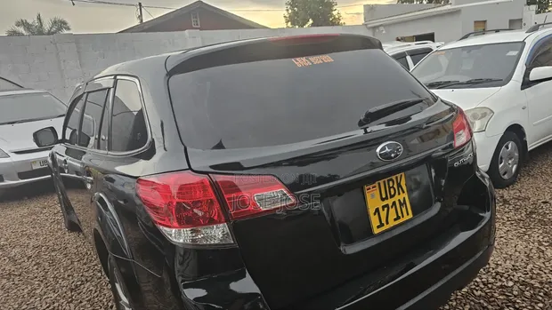 Subaru Outback 2011 Black - 1