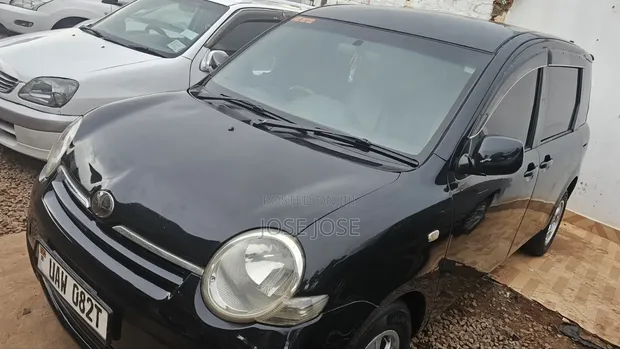 Toyota Sienta 2006 Black - 1