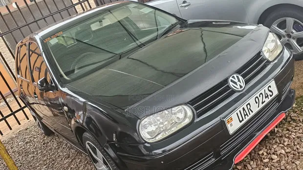 Volkswagen Golf 2004 Black - 1