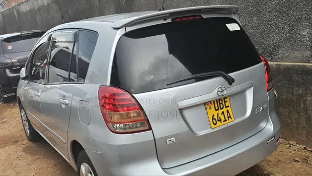 Toyota Corolla Spacio 2006 Silver - 1