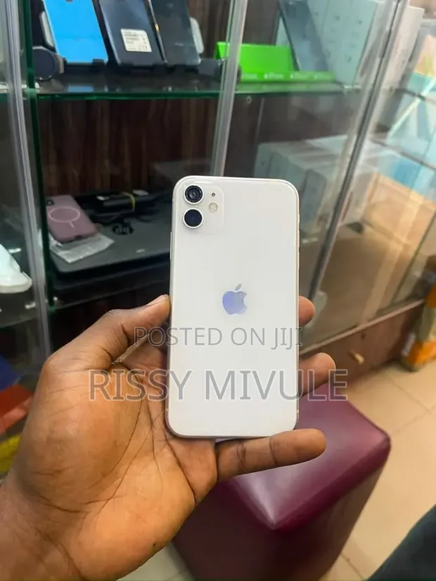 Apple iPhone 11 64GB White - 1