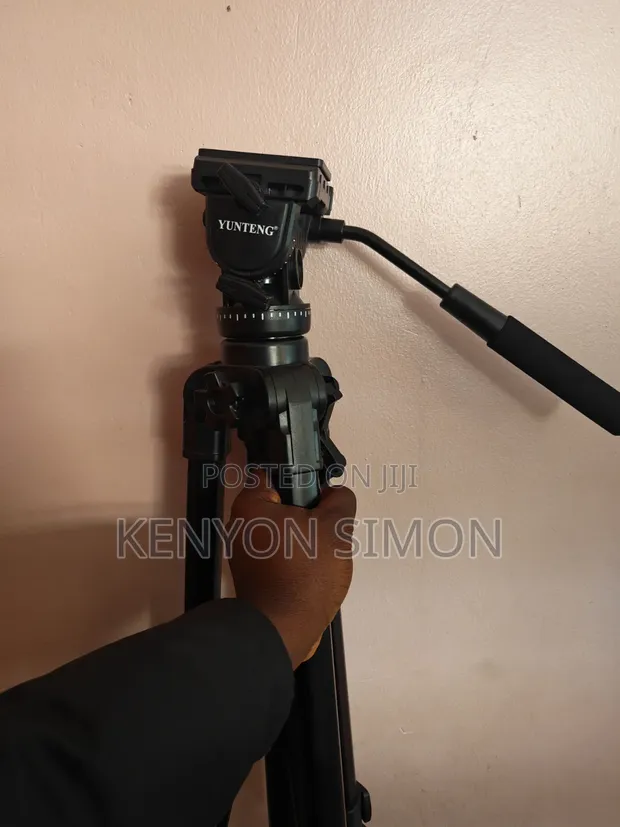 Yunteng VCT-880 Professional Video/DSLR Camera Stand - 1