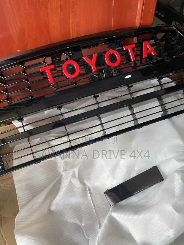 Toyota Hilux Revo Grille - 1