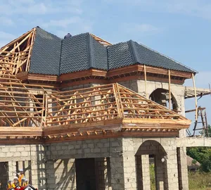 Sumawa Roofs: Eave Moulding & Strong Roofs