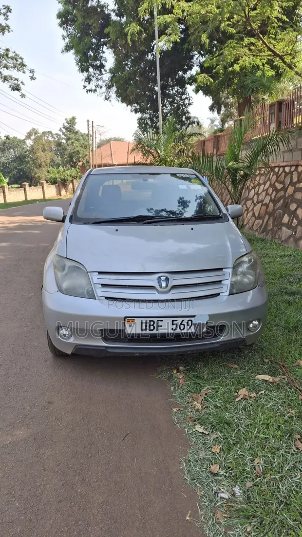 Toyota IST 2002 Silver - 1