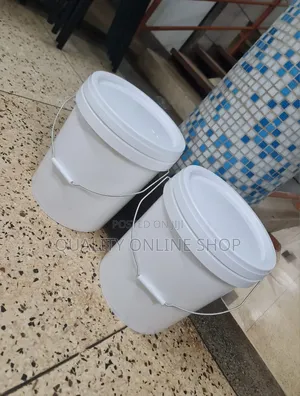 Brand New 20L Plastic Paint Bucket with Lid & Handle