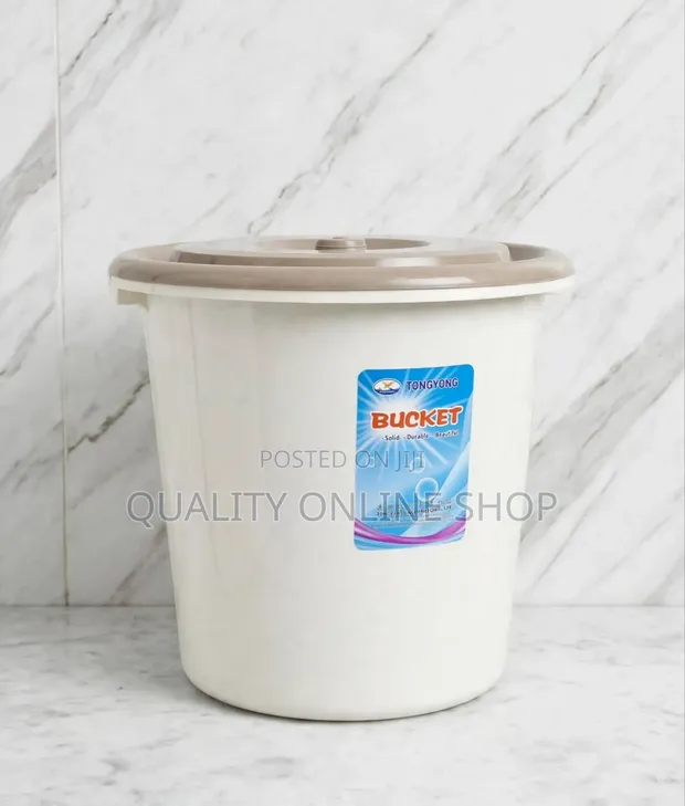 Brand New 20L Plastic Bucket with Lid and Handle - 1