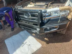 Toyota Land Cruiser FJ200 Front Guard