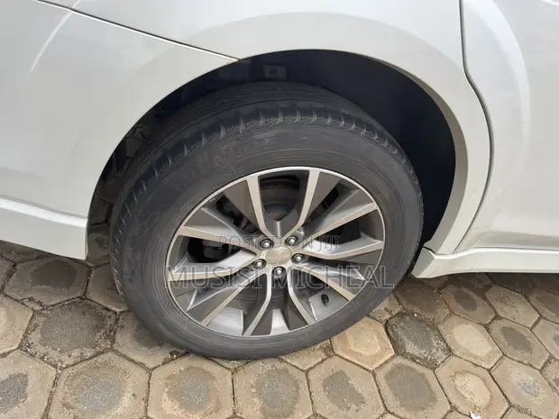 Subaru Outback 2.5i Limited 2012 White - 1