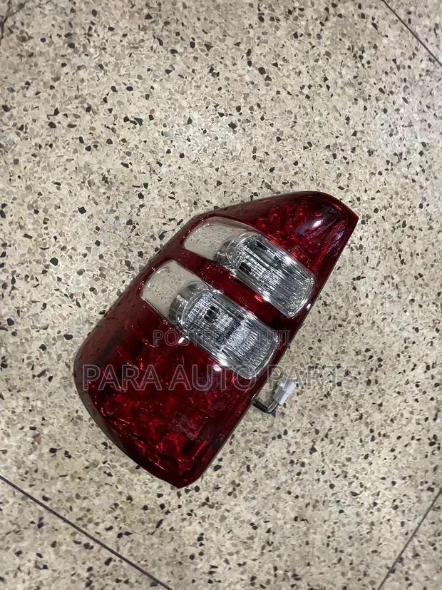 Toyota Noah Tail Lights (2012) - 1