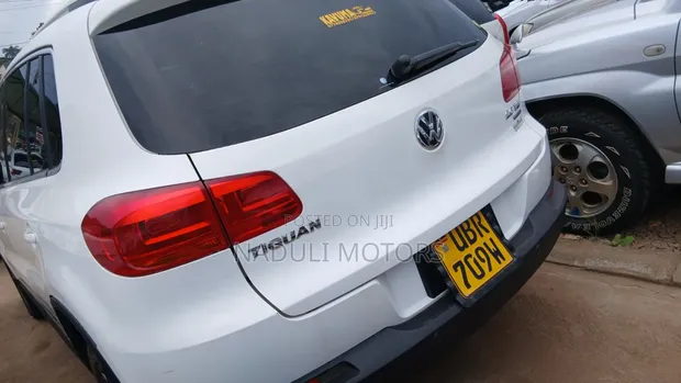 Volkswagen Tiguan 2010 White - 1