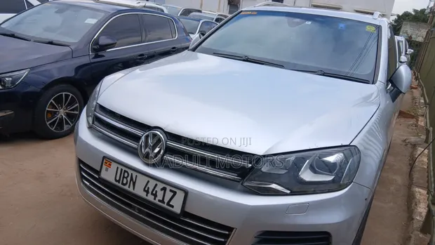 Volkswagen Touareg 2009 Silver - 1