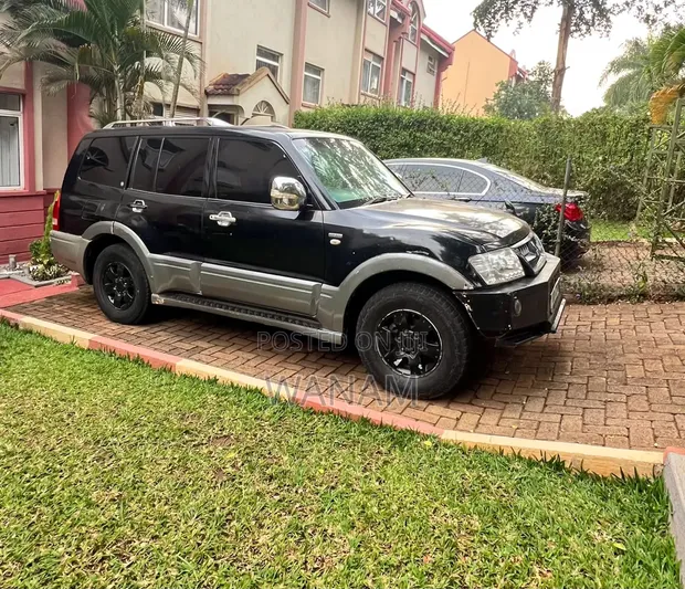 Mitsubishi Pajero 2002 Black - 1