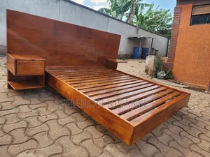 Large Mahogany Frame Bed (King Size)