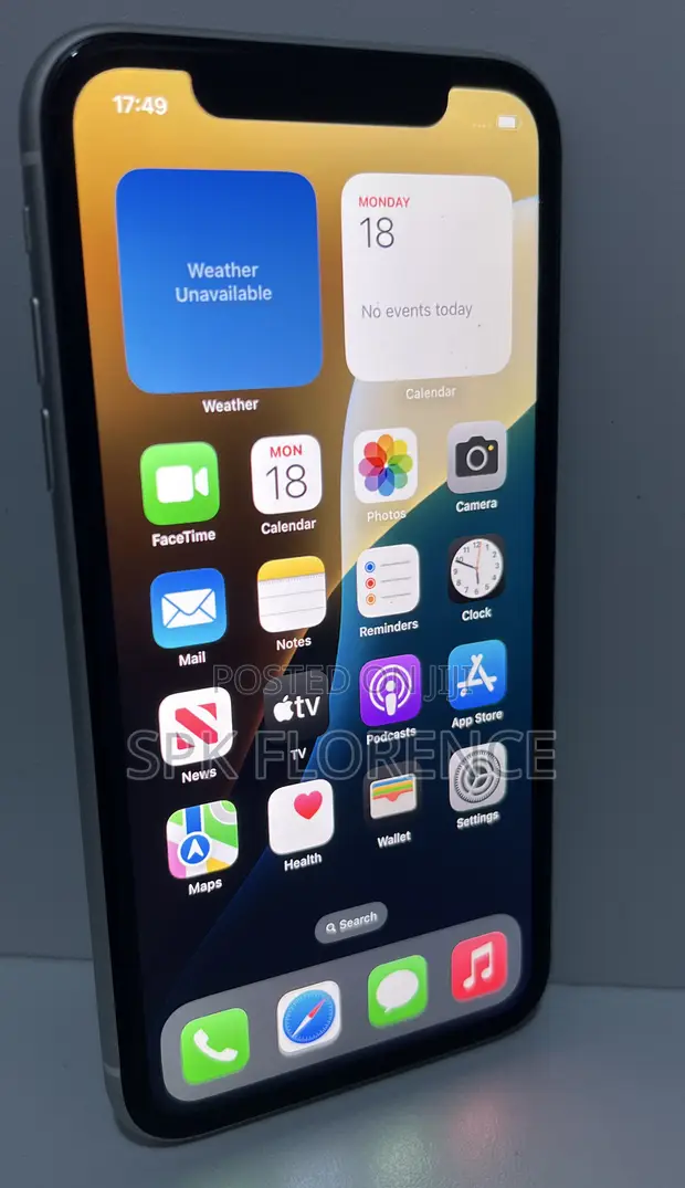 Apple iPhone XR 64GB White - 1