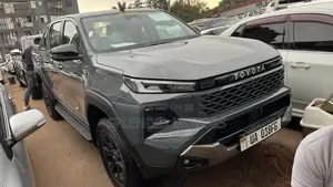 New Toyota Hilux 2026 Gray