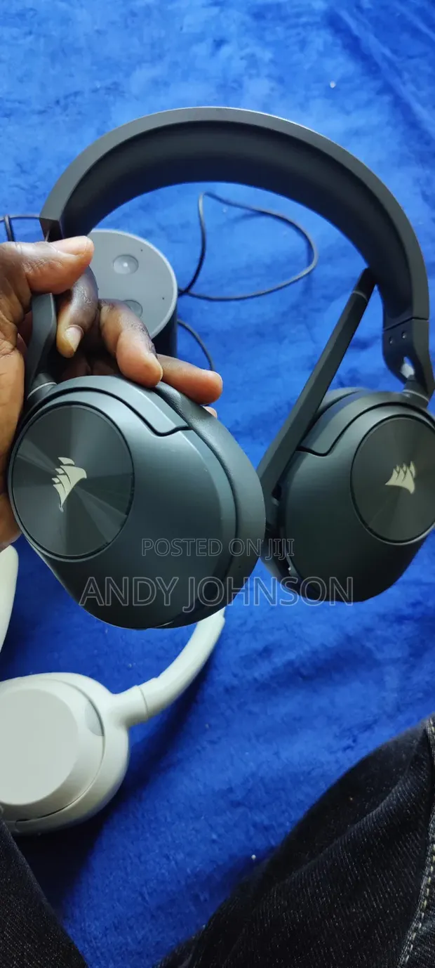 Corsair HS55 Core Wireless Headphones - 1