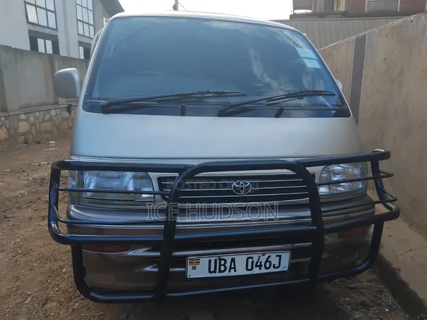 Toyota HiAce 2000 - 1
