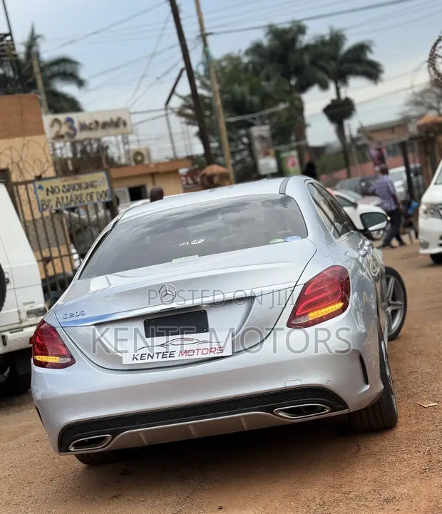 Mercedes-Benz C200 2017 Silver - 1
