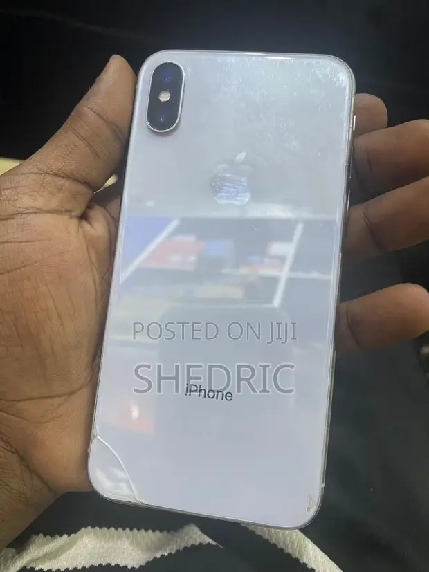 Apple iPhone X 64GB White - 1