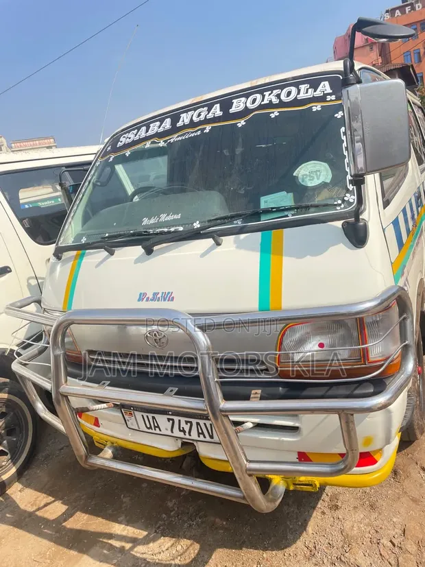 Toyota HiAce 1999 White - 1
