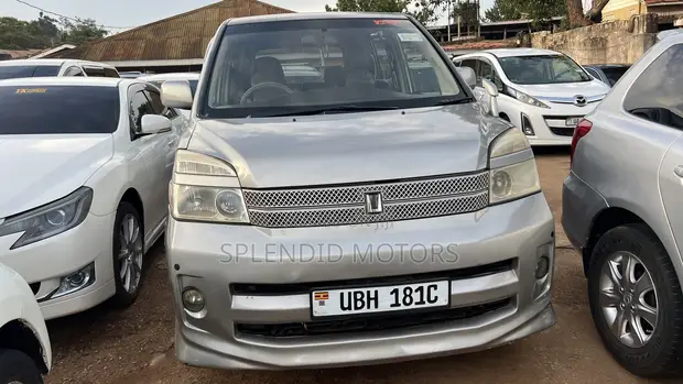 Toyota Voxy 2006 Gray - 1