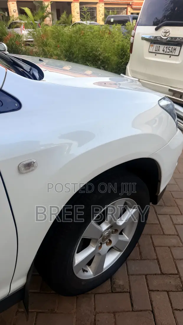 Toyota Harrier 2012 White - 1