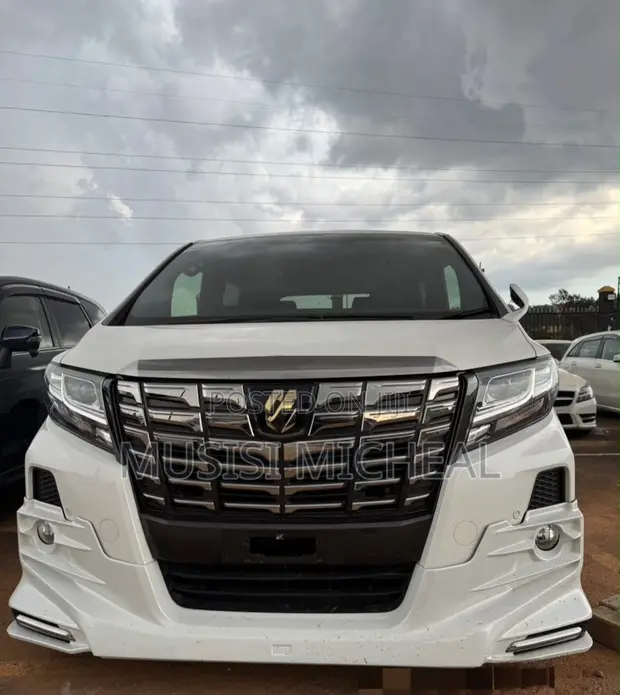 Toyota Alphard 2.5 Petrol AWD 2017 - 1