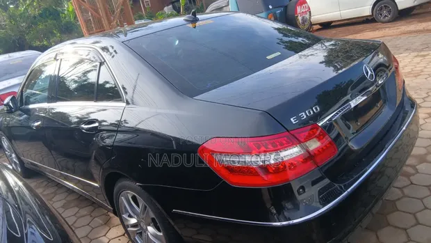 Mercedes-Benz E300 2015 Black - 1