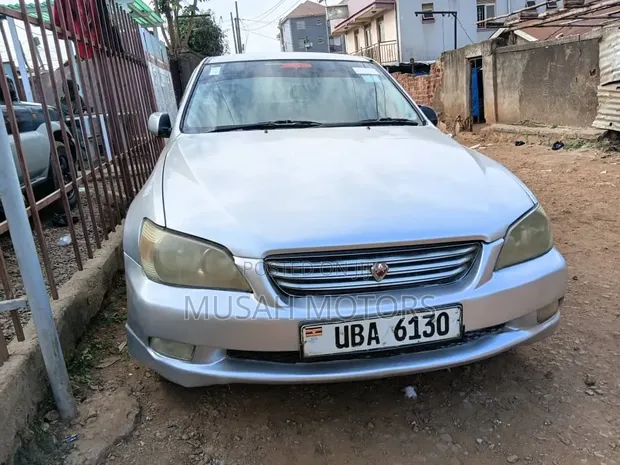 Toyota Altezza Gita 2004 Silver - 1