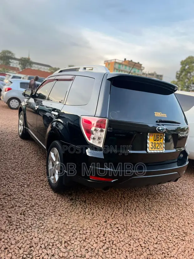Subaru Forester 2010 Black - 1