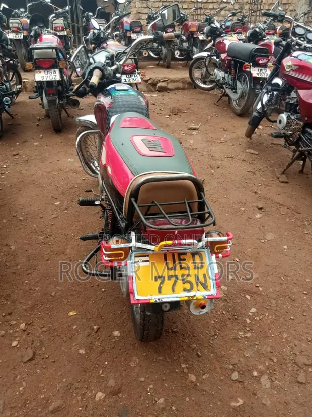 Bajaj Boxer 100 2018 Red - 1