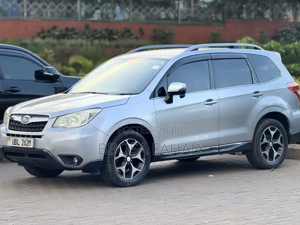 Subaru Forester 2013 Silver - 1