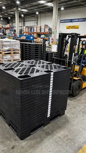 Heavy Duty Plastic Pallets 100cm x 90cm