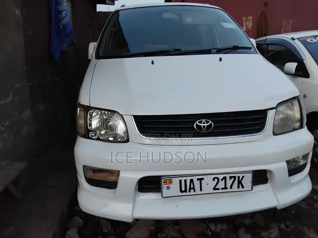 Toyota LiteAce Noah 2000 White - 1
