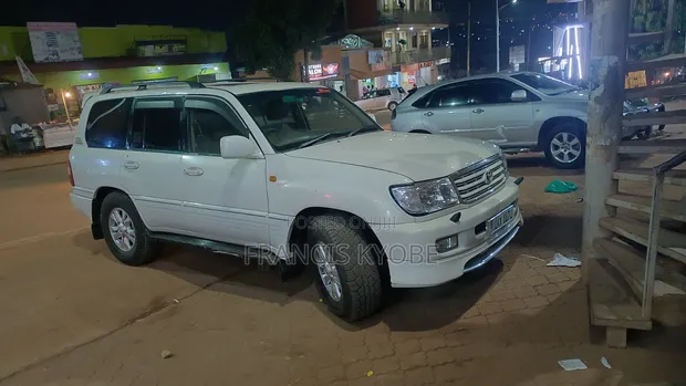 Toyota Land Cruiser HDJ 100 2000 White - 1