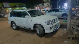 Toyota Land Cruiser HDJ 100 2000 White