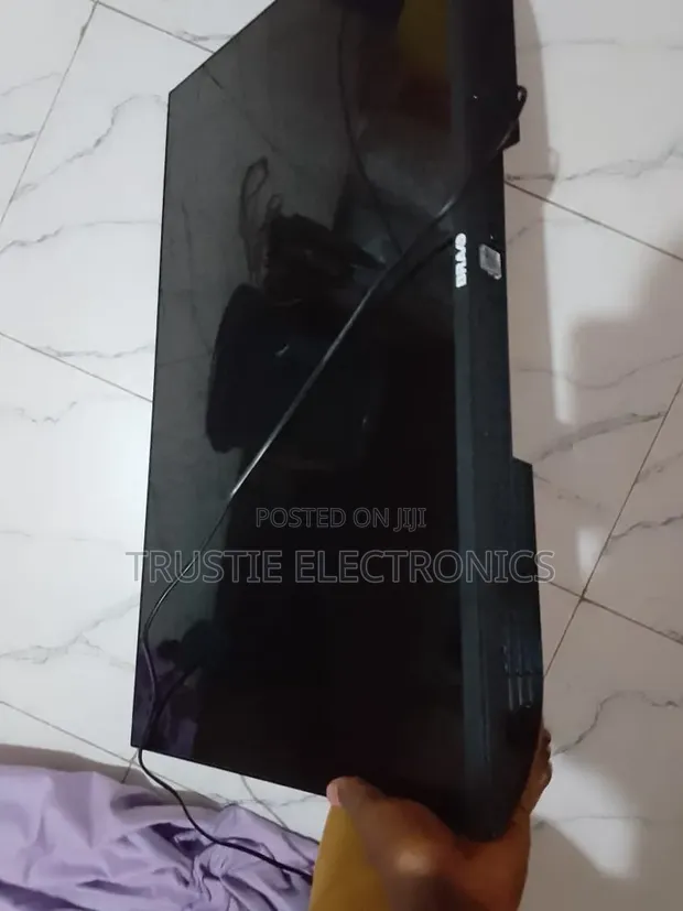Bravo 32-inch TV with USB and HDMI - 1