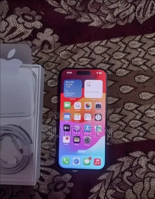 Apple iPhone 15 Pro 256GB - 1