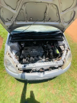 Toyota Vitz 2003 Silver