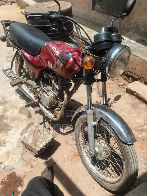 Bajaj Boxer 2010 Red - 1