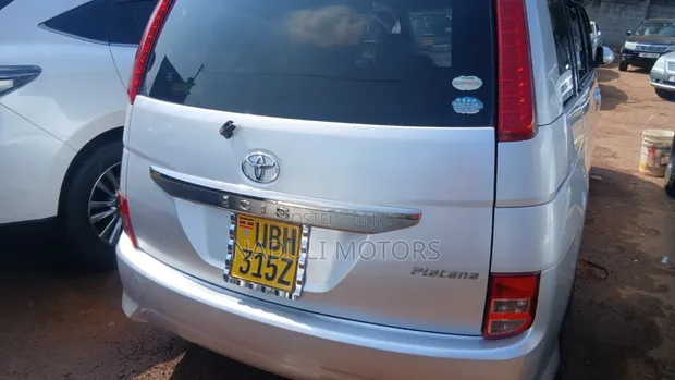 Toyota ISIS 2008 Silver - 1
