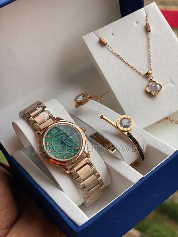 Elegant Rose-Gold Women's Gift Set - 1