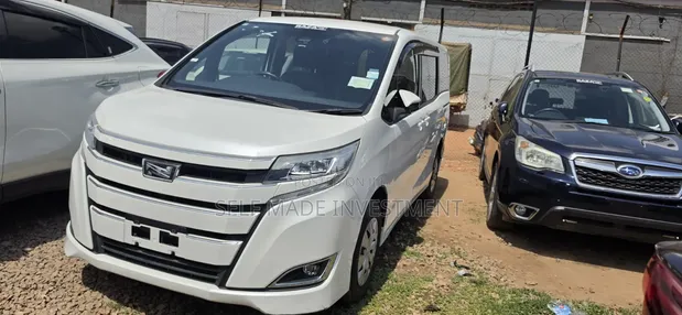 Toyota Noah 2018 - White, Foreign Used - 1