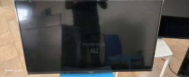 40 Inch Hisense Smart TV (Used) - 1